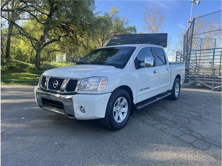 Used 2005 Nissan Titan LE w/ (U01) Nissan Navigation Pkg image 3