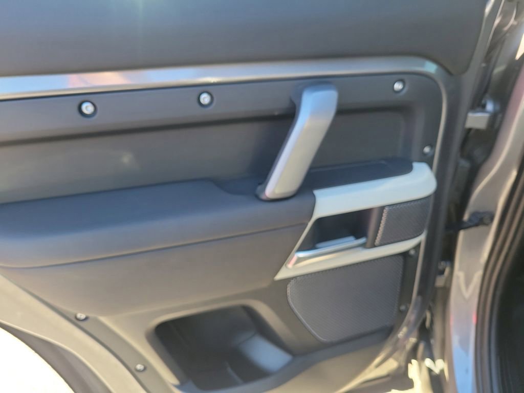 Used 2024 Land Rover Defender 110 X-Dynamic SE image 9