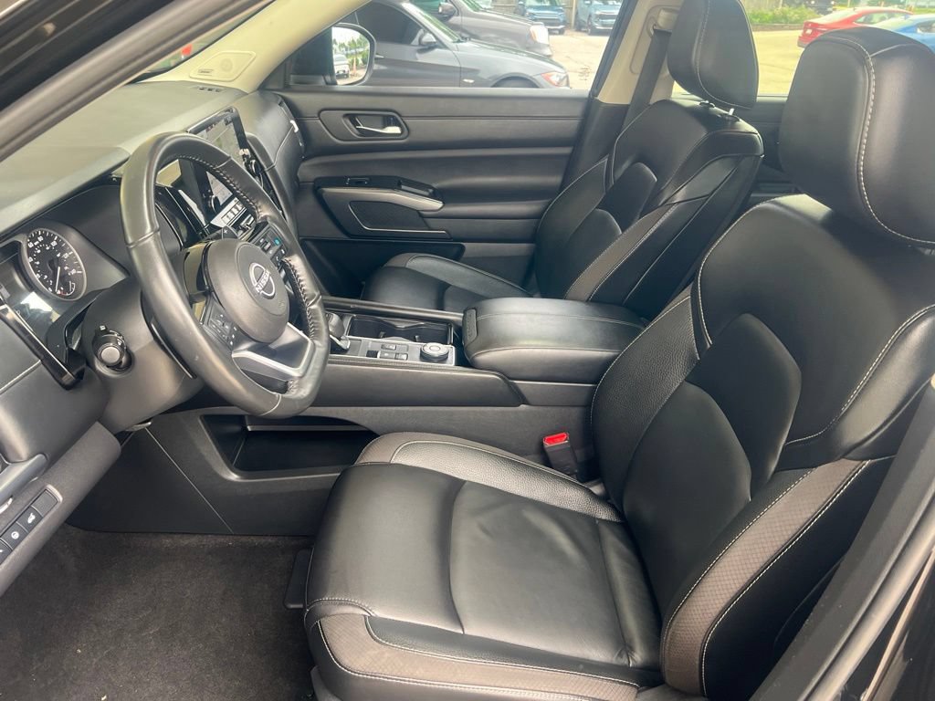 Certified 2024 Nissan Pathfinder SL w/ SL Premium Package AWD/4WD image 4