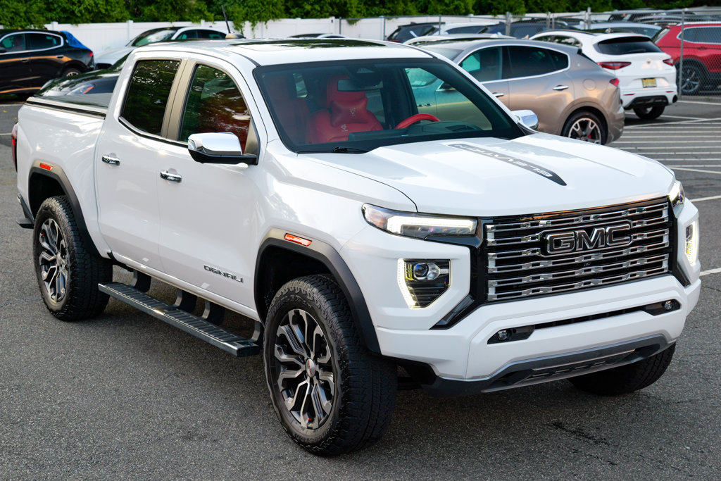Used 2024 GMC Canyon Denali AWD/4WD image 10