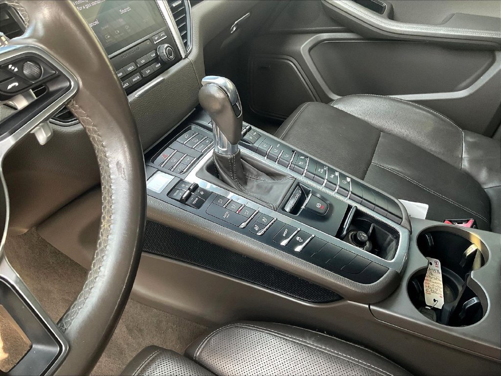 Used 2018 Porsche Macan AWD/4WD image 16