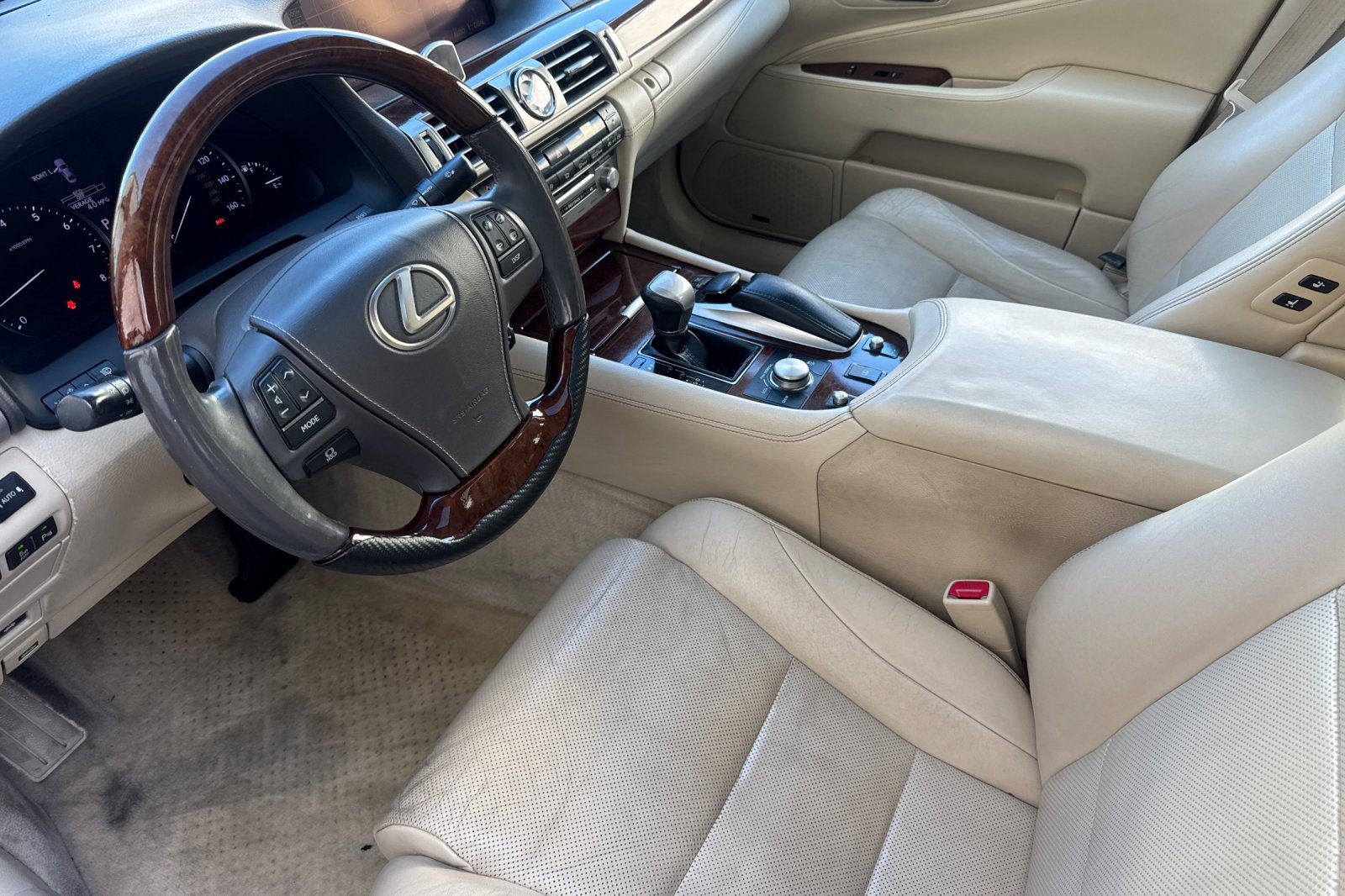 Used 2013 Lexus LS 460 w/ Comfort Pkg RWD image 4