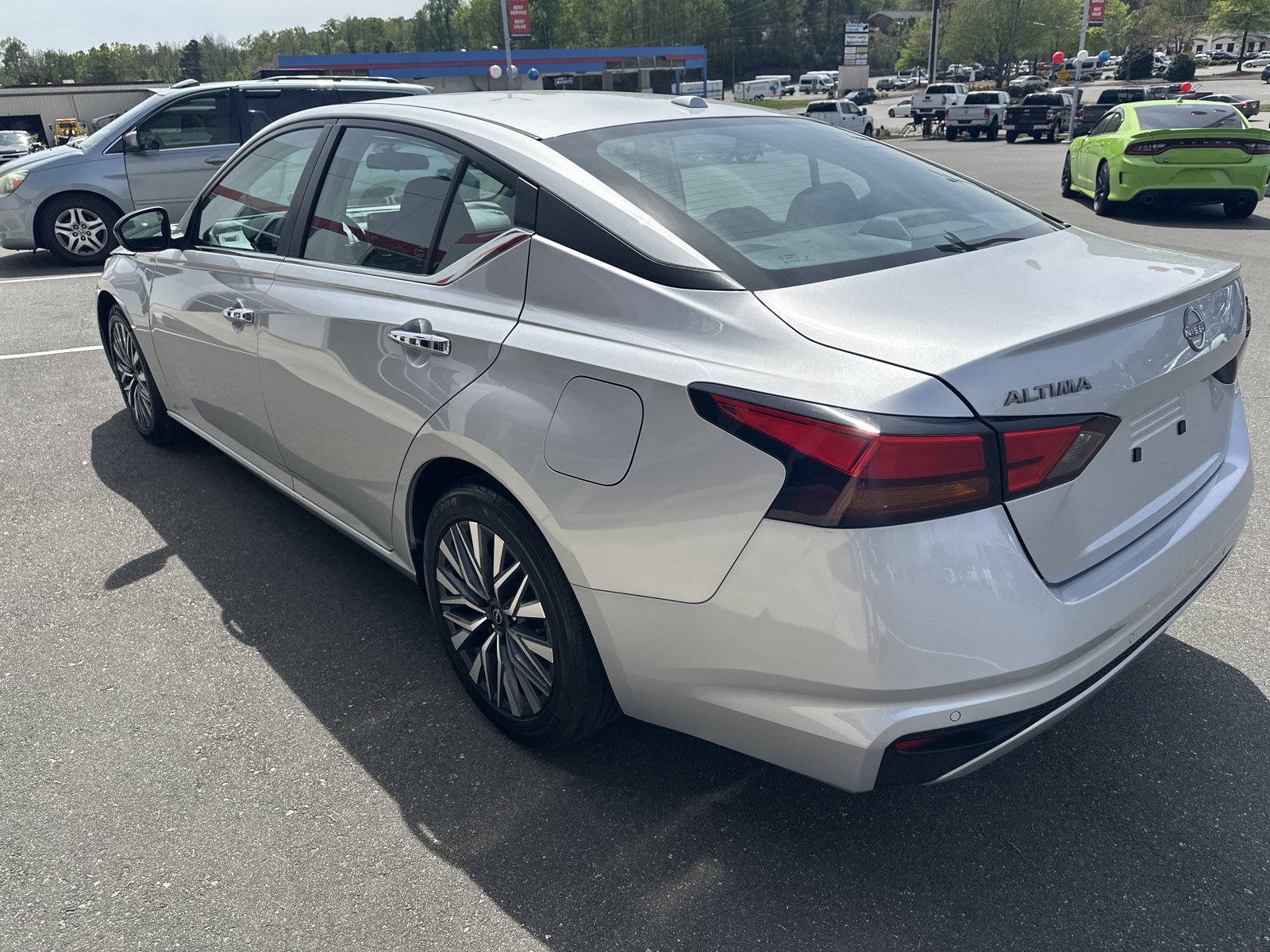 Used 2024 Nissan Altima 2.5 SV FWD image 6