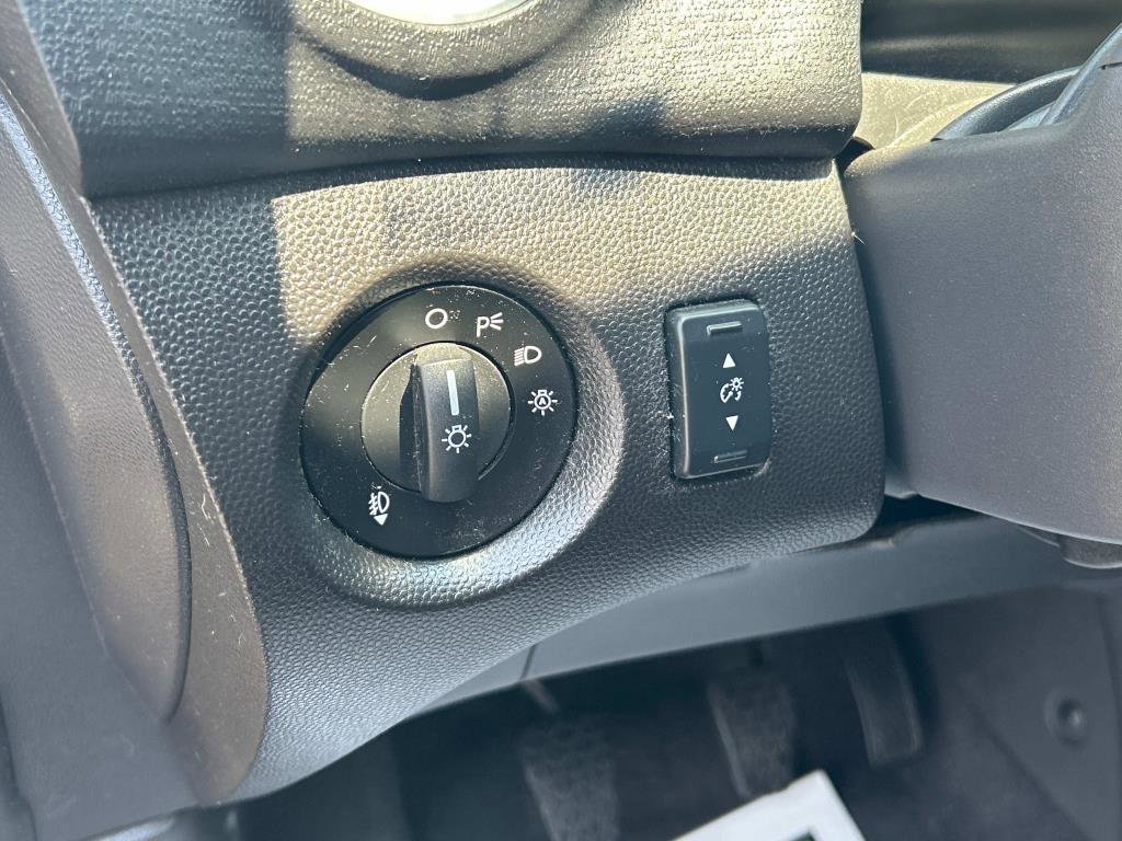 Used 2015 Ford Fiesta SE image 21