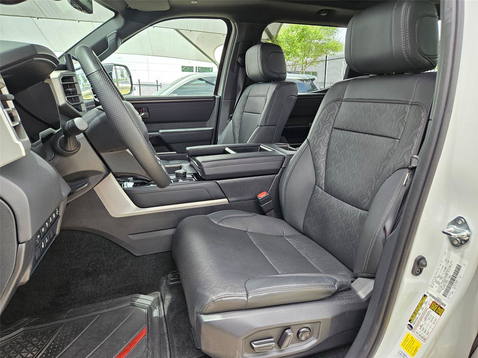 Used 2025 Toyota Tundra Limited AWD/4WD image 24