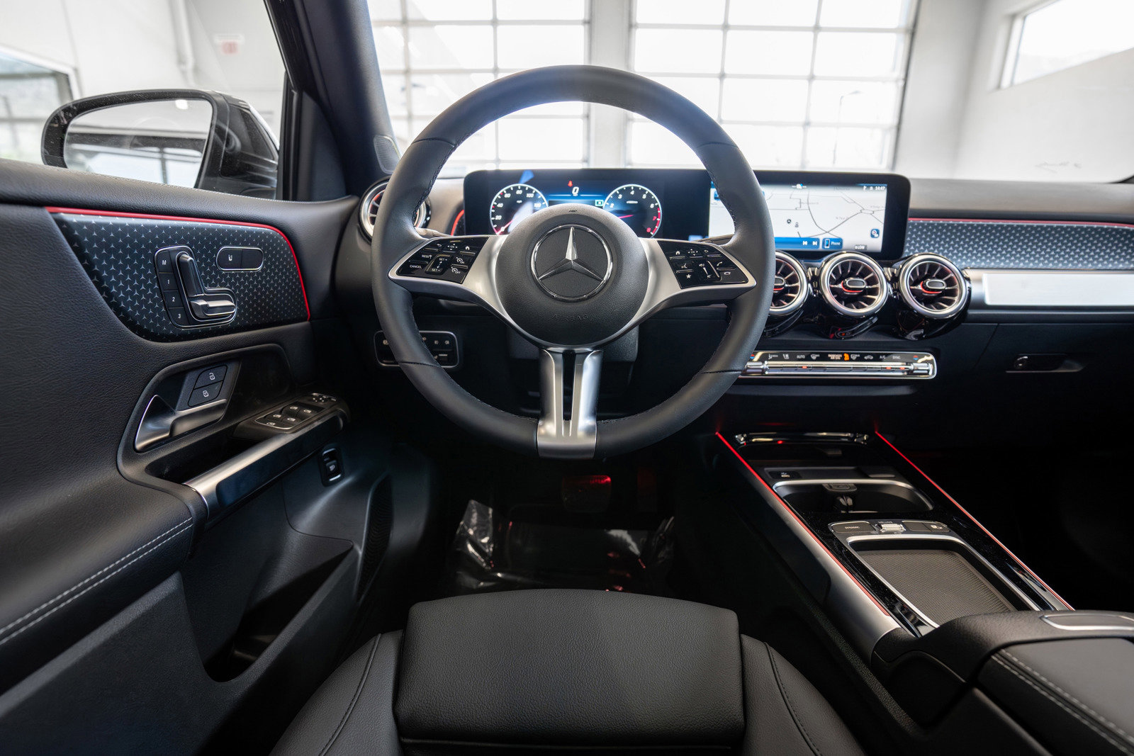 Used 2024 Mercedes-Benz GLB 250 w/ Exclusive Package image 9