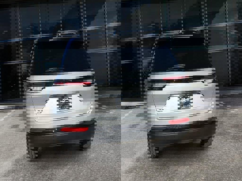 New 2025 Jeep Grand Cherokee Limited image 6