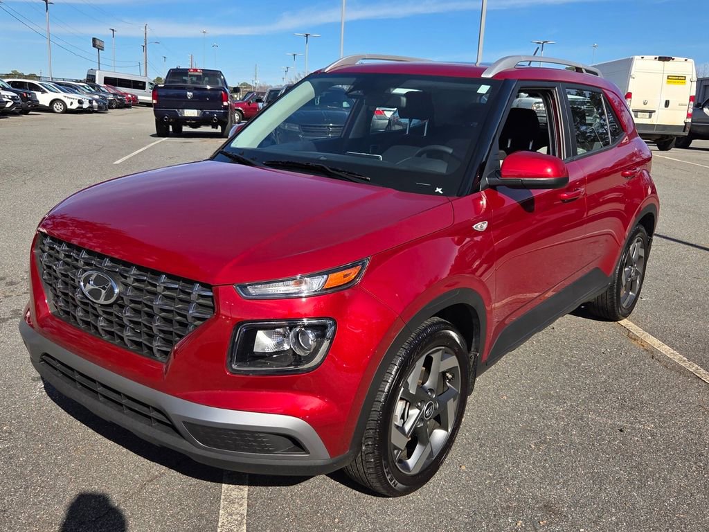 Used 2025 Hyundai Venue SEL image 3