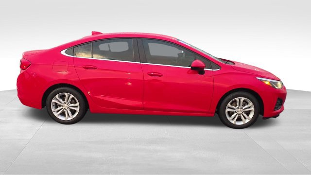 Used 2019 Chevrolet Cruze LT w/ Convenience Package FWD image 4