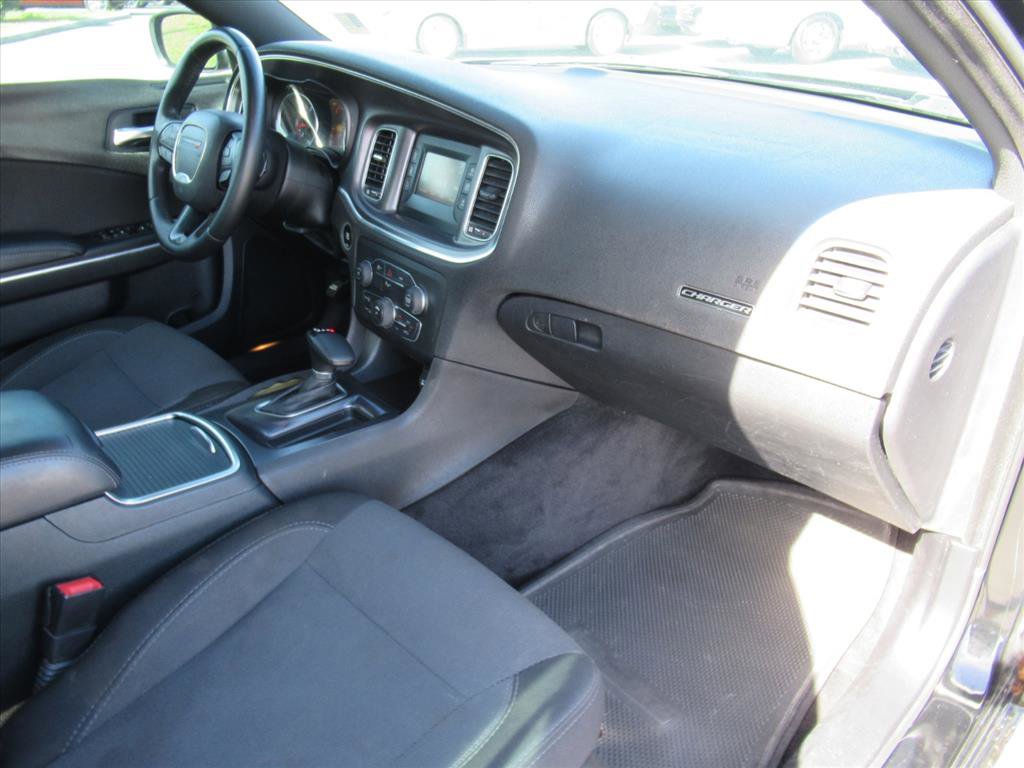 Used 2015 Dodge Charger SE w/ Power Sunroof Group image 9