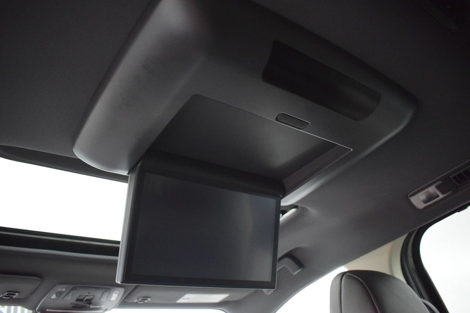 Used 2024 Toyota Sienna Platinum AWD/4WD image 16