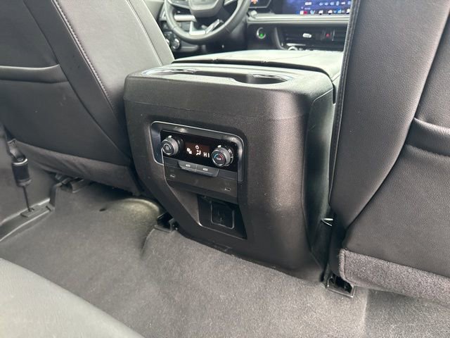 Used 2025 Chevrolet Suburban Z71 image 14