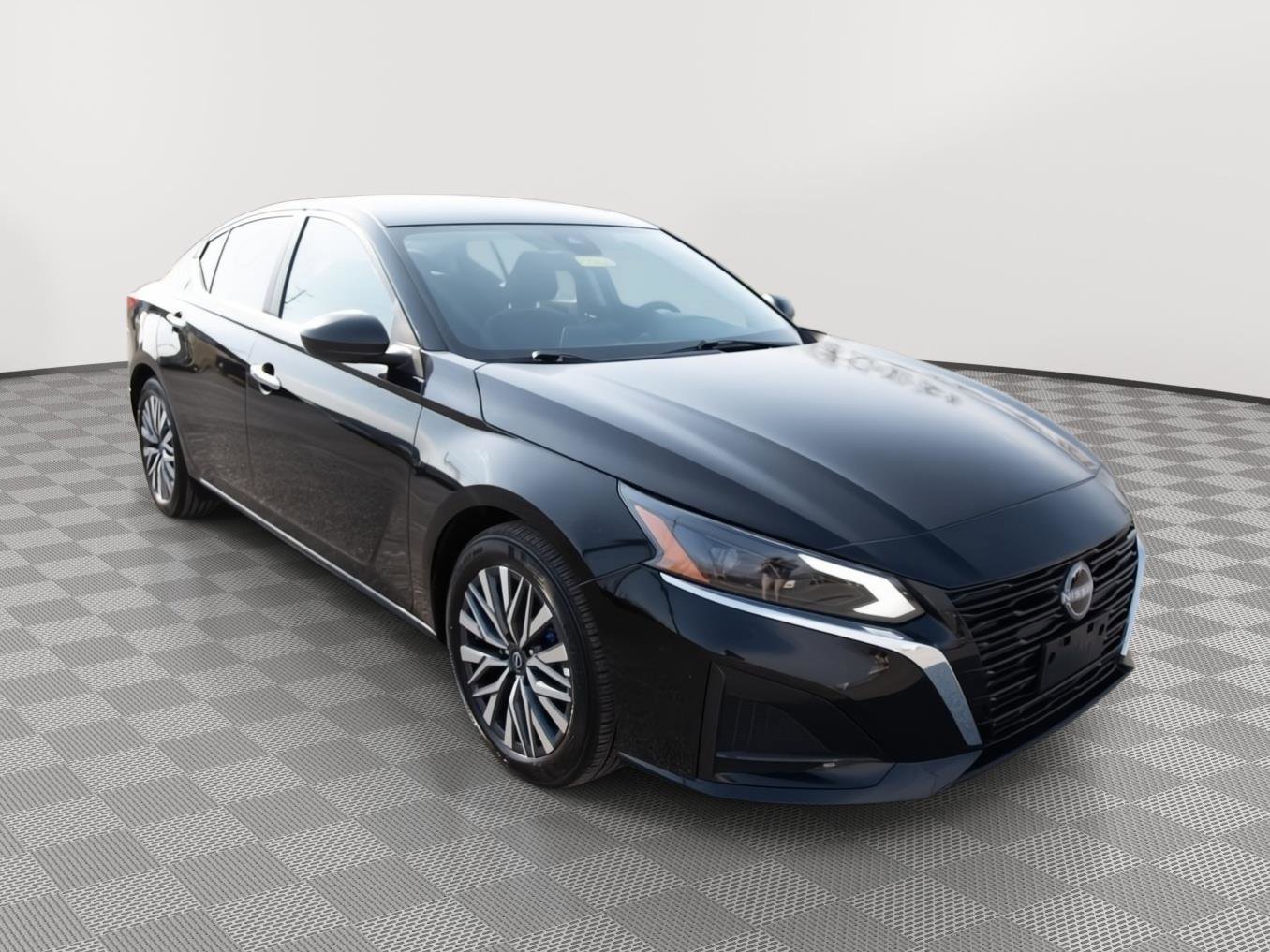 Used 2025 Nissan Altima 2.5 SV image 3