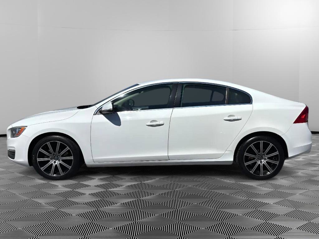 Used 2017 Volvo S60 T5 Inscription image 5