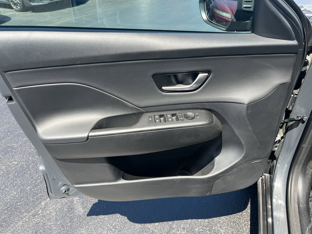 Used 2025 Hyundai Kona Limited AWD/4WD image 10