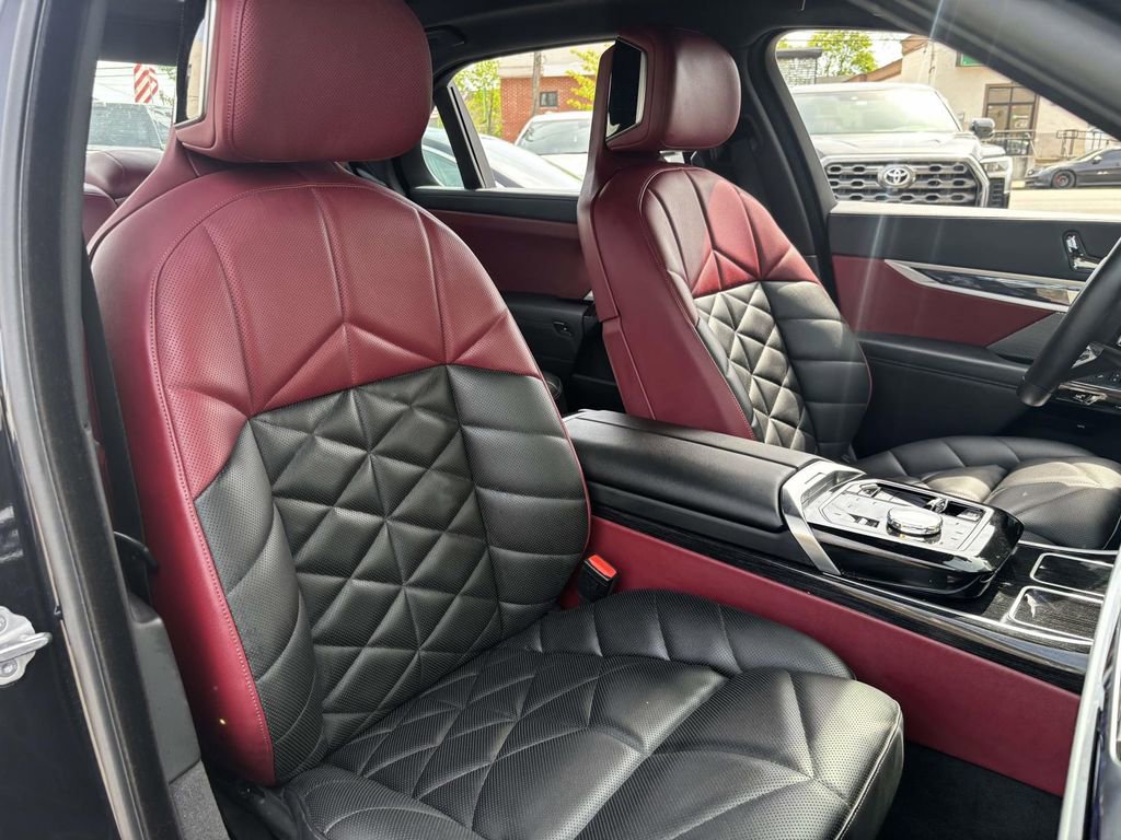 Used 2025 BMW 740i xDrive AWD/4WD image 11