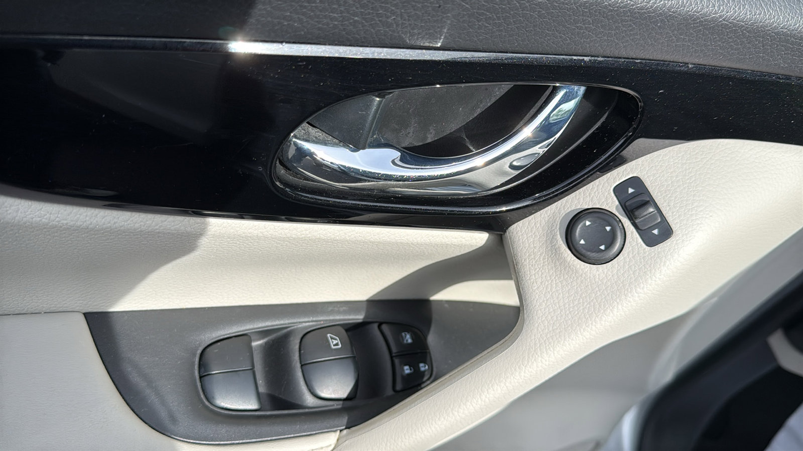 Used 2020 Nissan Rogue Sport SV AWD/4WD image 7