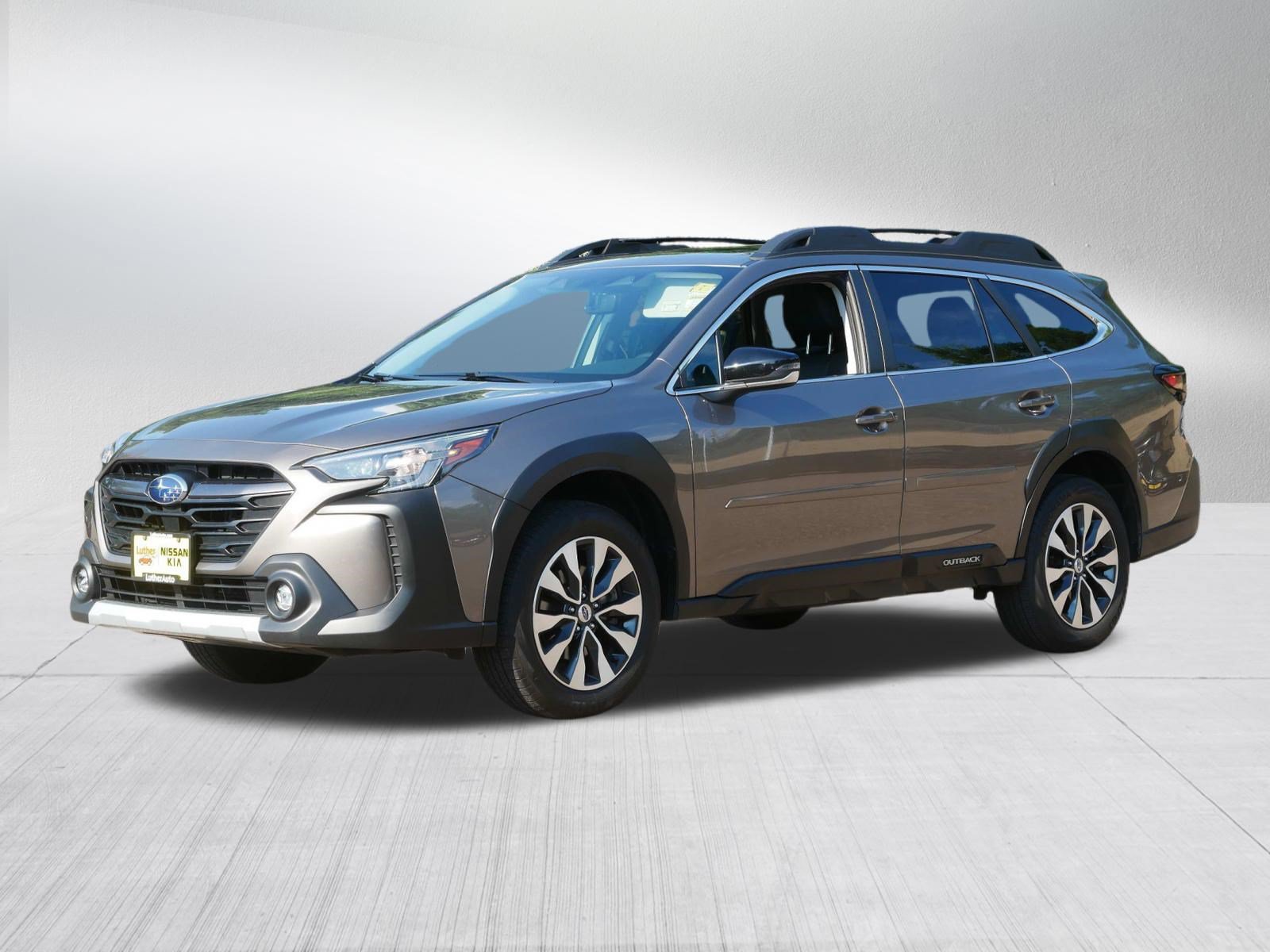 Used 2024 Subaru Outback Limited XT AWD/4WD image 3