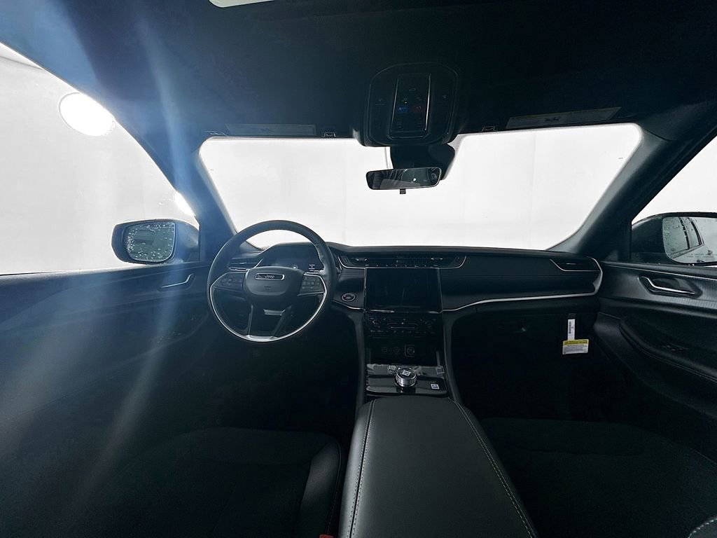 New 2025 Jeep Grand Cherokee Laredo X w/ Luxury Tech Group I image 9