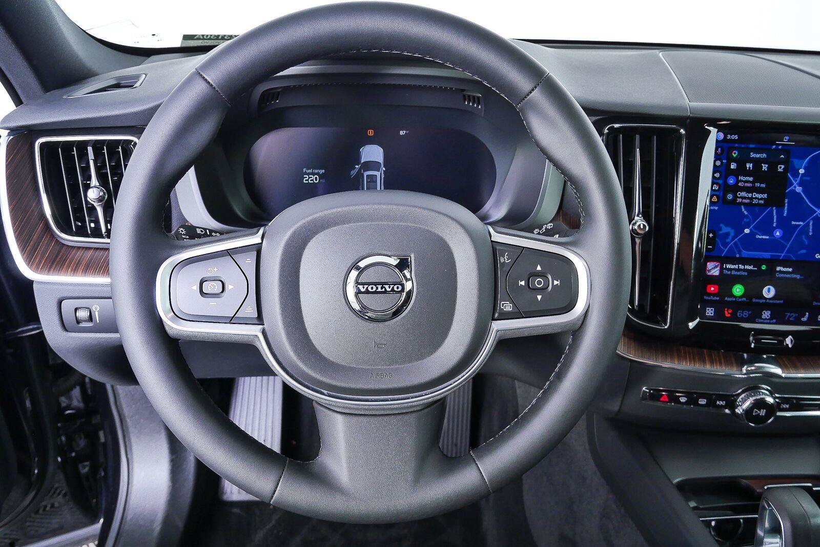 Used 2022 Volvo XC60 B5 Momentum w/ Advanced Package FWD image 9