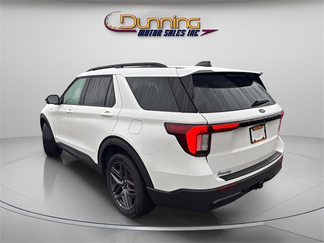Used 2025 Ford Explorer ST-Line w/ ST-Line Street Pack image 2