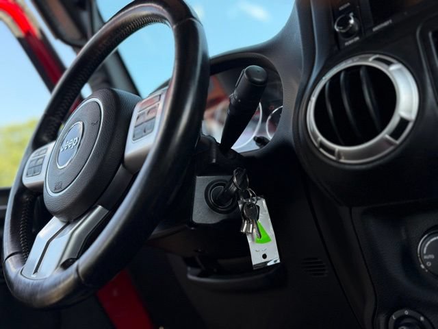 Used 2016 Jeep Wrangler Unlimited Rubicon AWD/4WD image 8