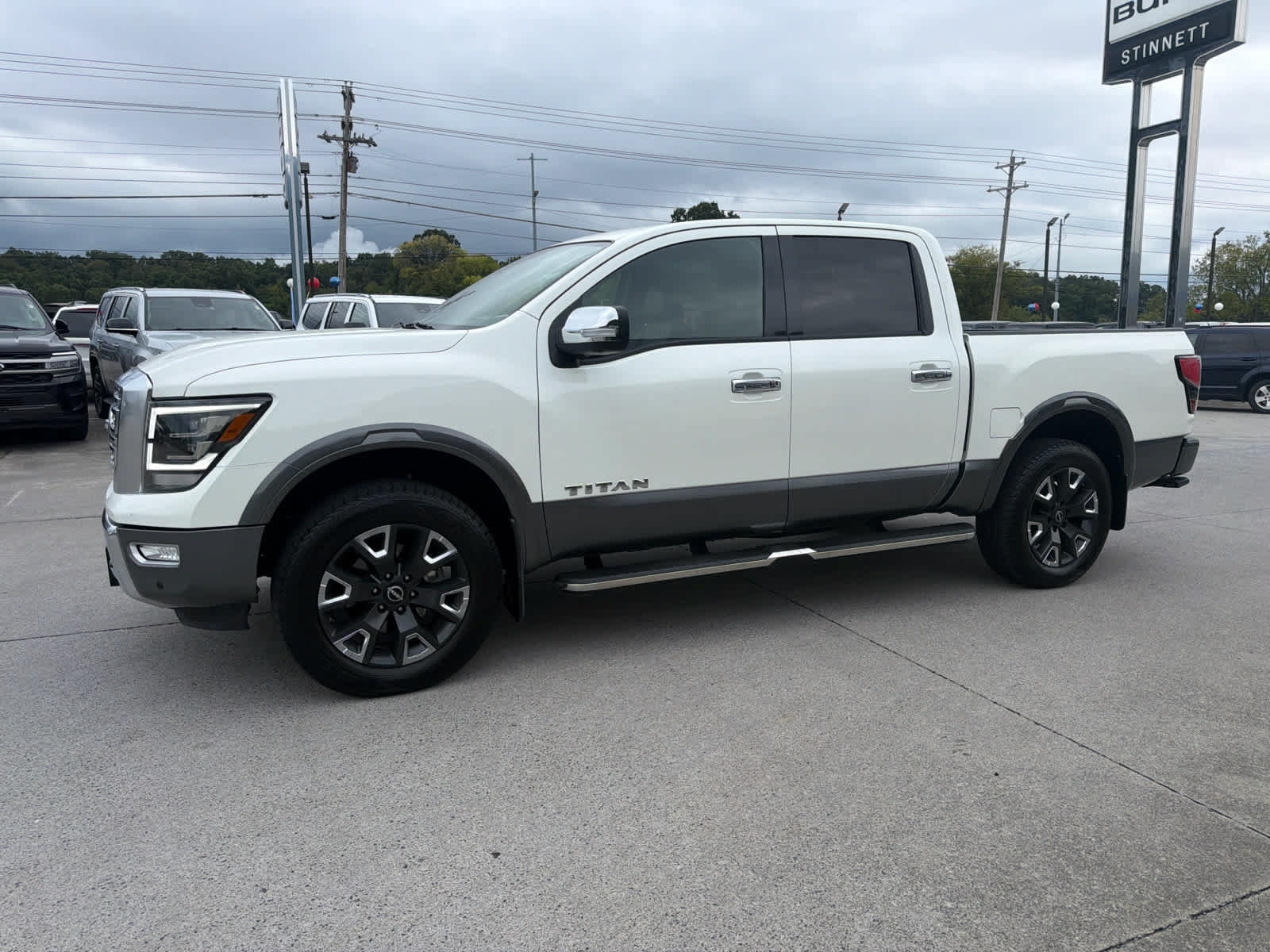 Used 2024 Nissan Titan Platinum Reserve w/ Moonroof Package AWD/4WD image 2