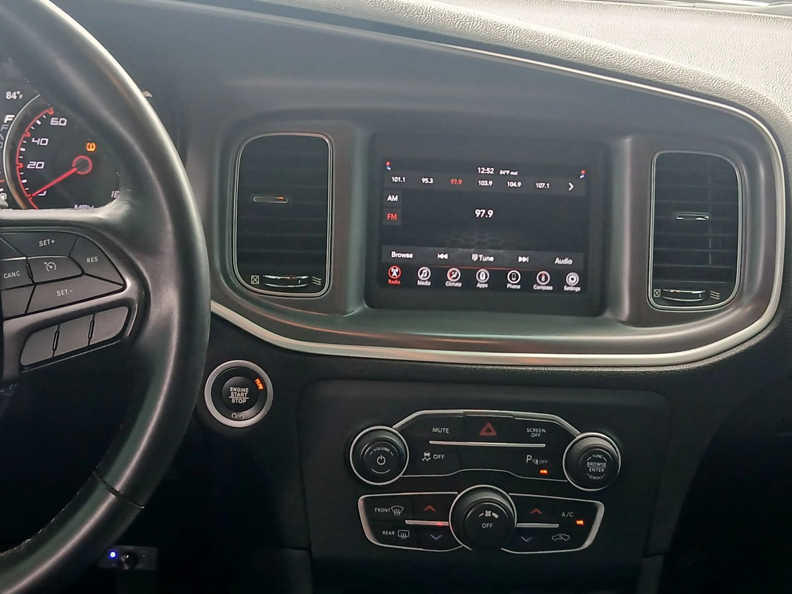 Used 2019 Dodge Charger SXT RWD image 26