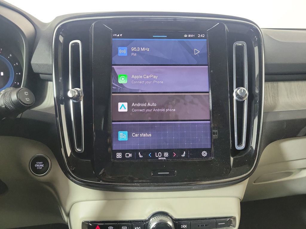 Used 2023 Volvo XC40 B4 Ultimate FWD image 19