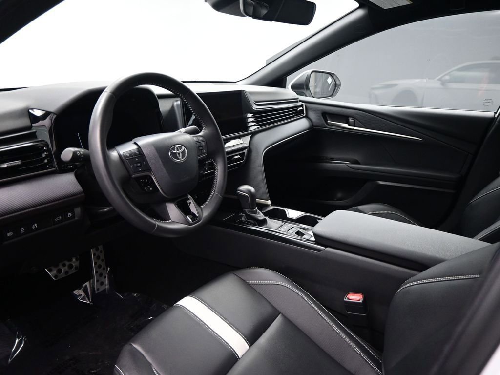Used 2025 Toyota Camry SE w/ Convenience Package image 8
