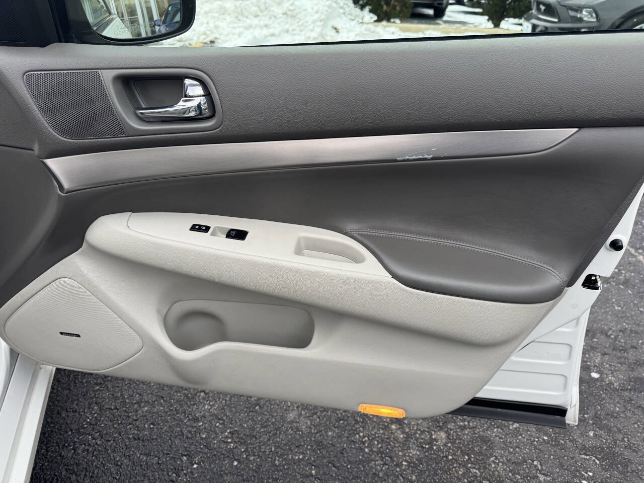 Used 2011 INFINITI G37 x w/ Premium Pkg image 16