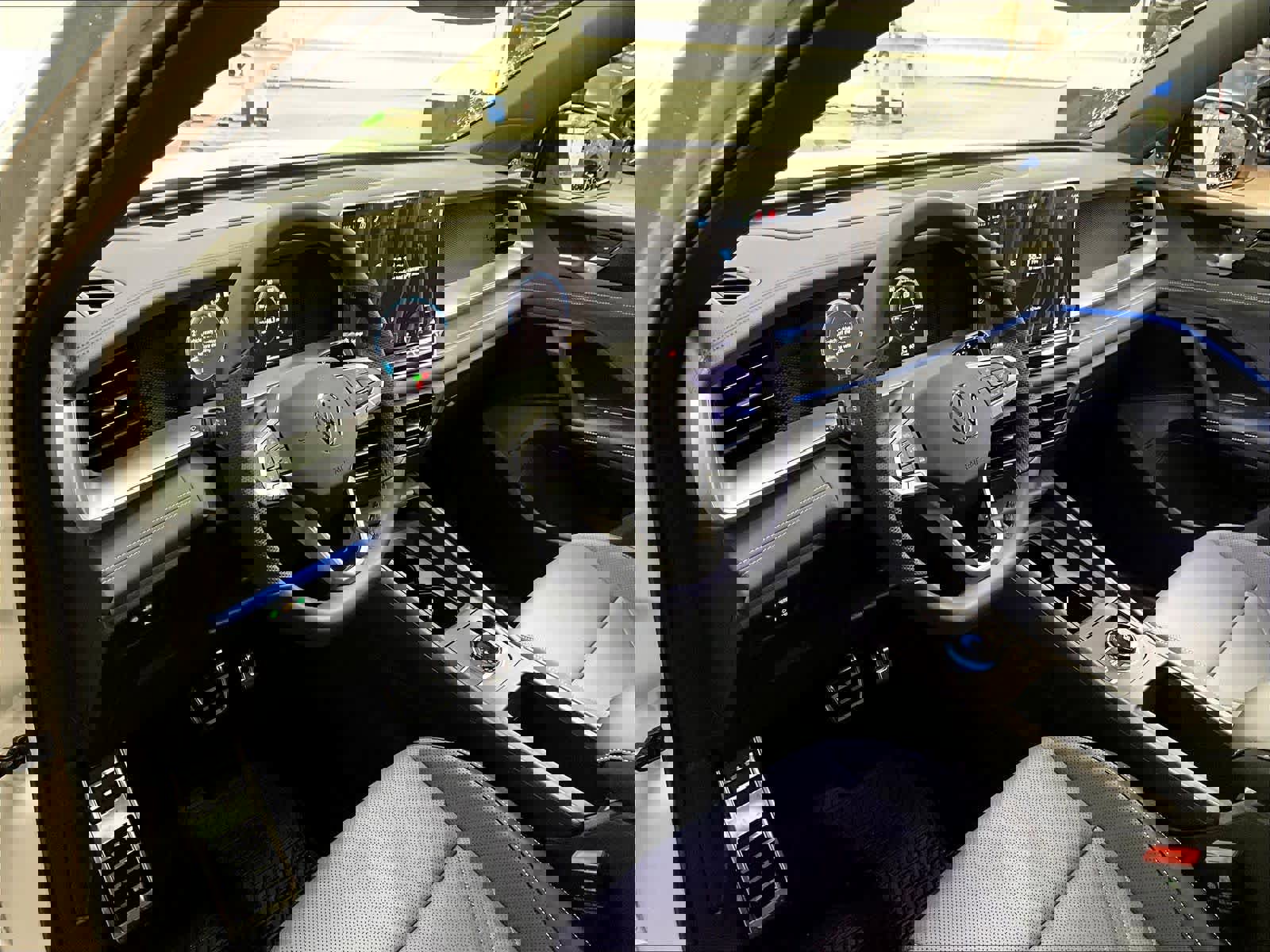 New 2026 Volkswagen Tiguan SE R-Line image 8