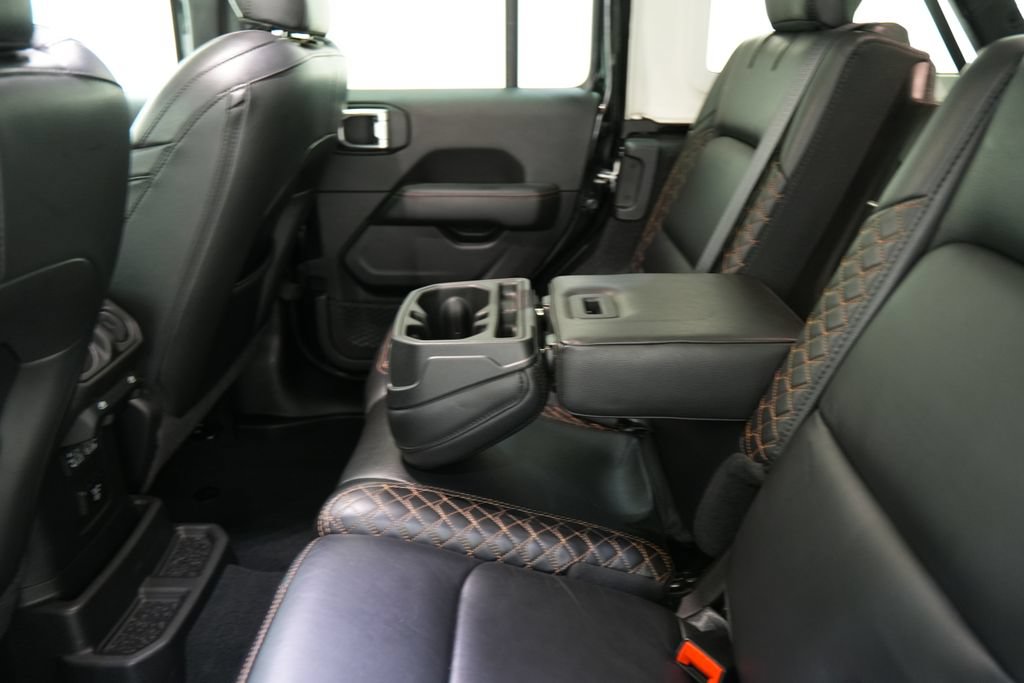 Used 2022 Jeep Wrangler Unlimited Sahara AWD/4WD image 41