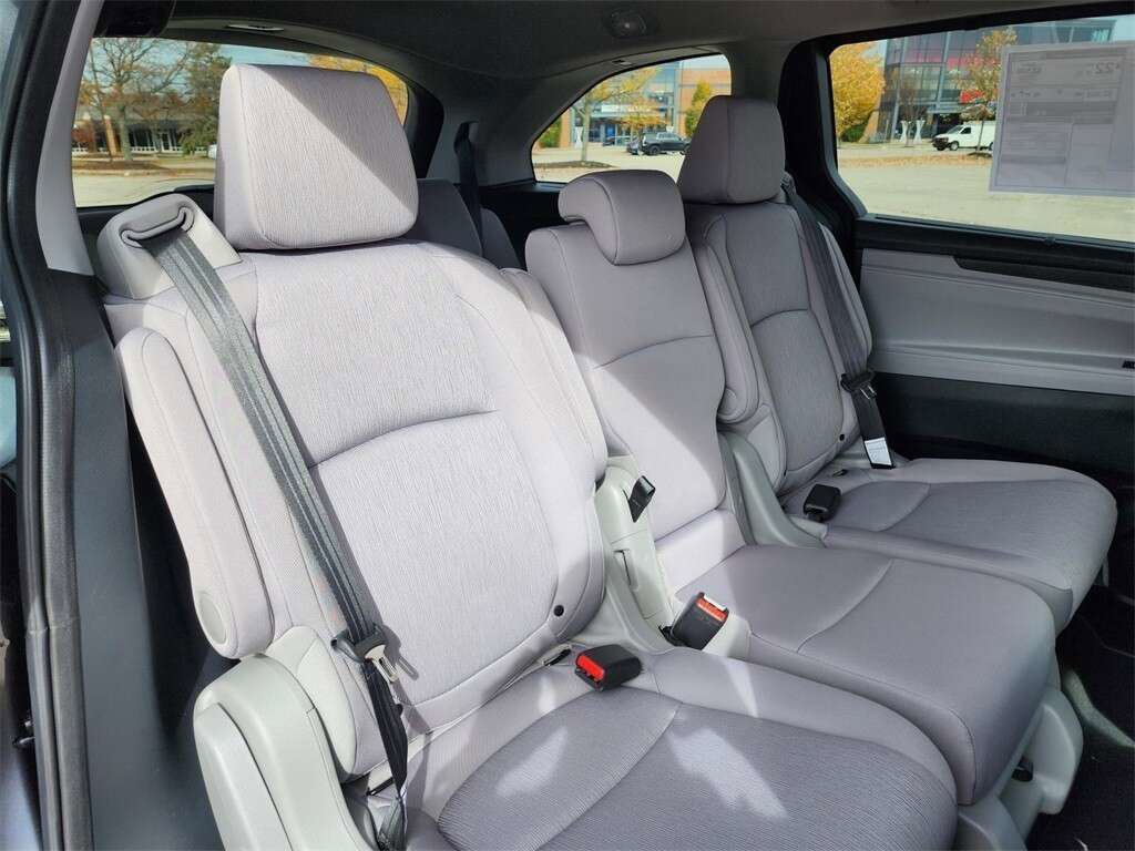 Certified 2024 Honda Odyssey EX image 17