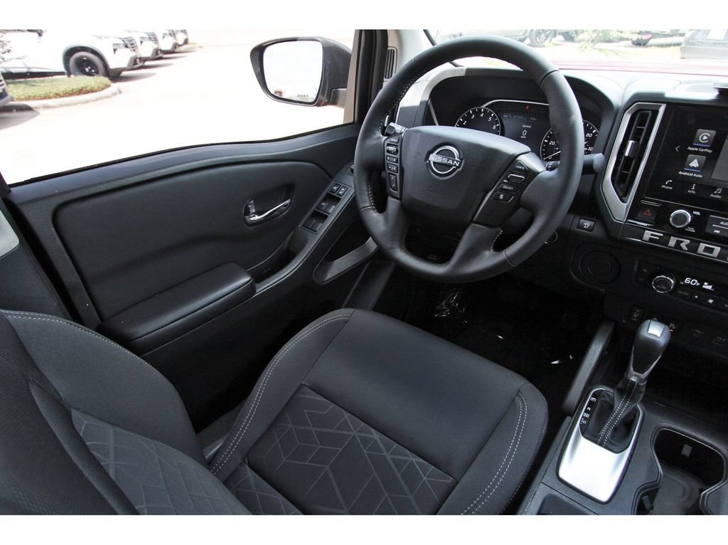 Used 2025 Nissan Frontier SV w/ SV Convenience Package RWD image 8