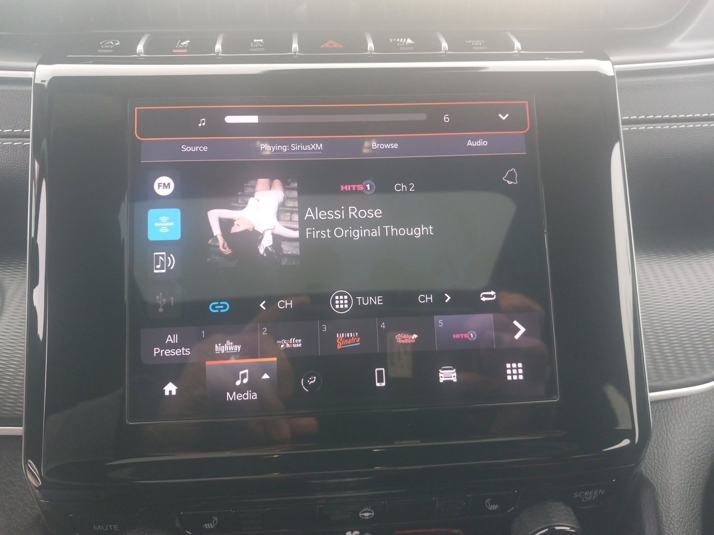 Used 2024 Jeep Grand Cherokee L Laredo w/ Luxury Tech Group I image 14