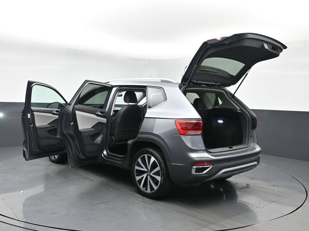 Used 2024 Volkswagen Taos SE FWD image 28