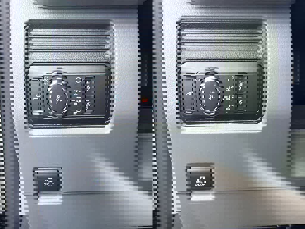 Used 2024 Ford F250 XL w/ XL Chrome Package image 12