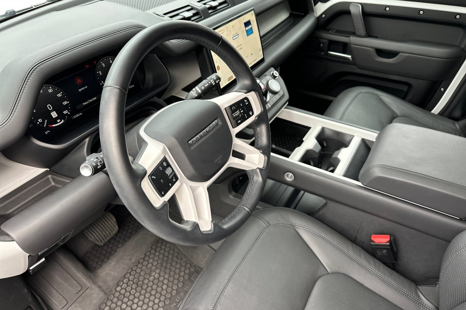 Used 2025 Land Rover Defender 110 S image 5