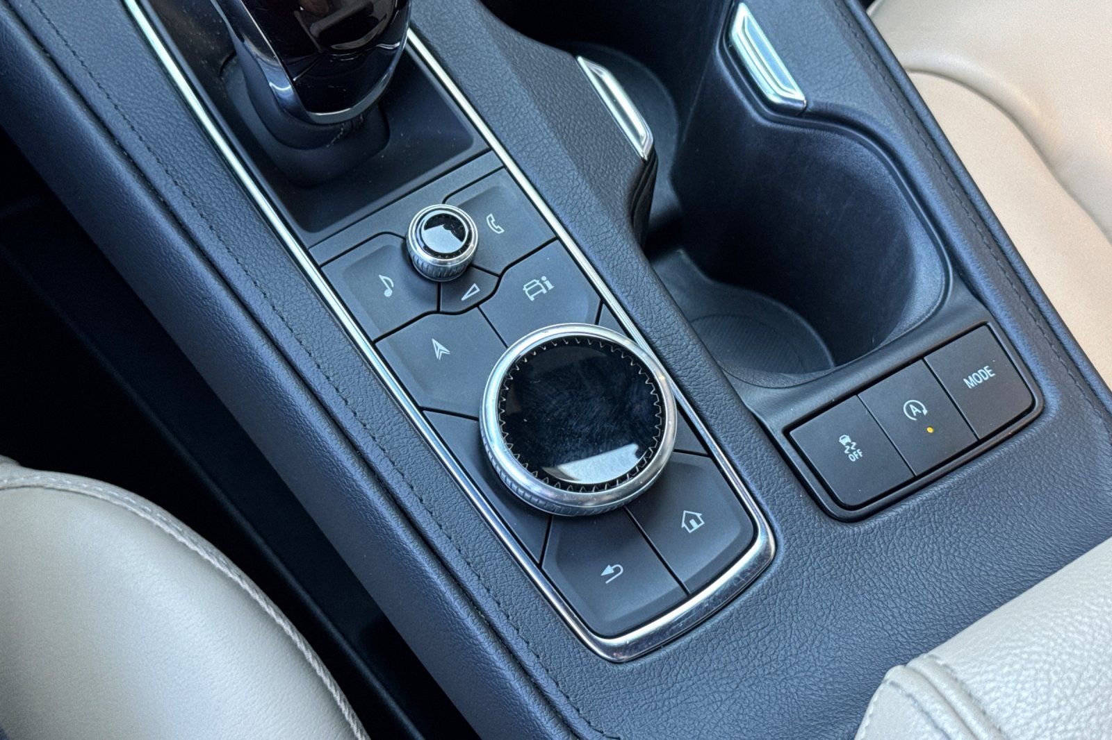 Used 2025 Cadillac XT4 Premium Luxury image 29