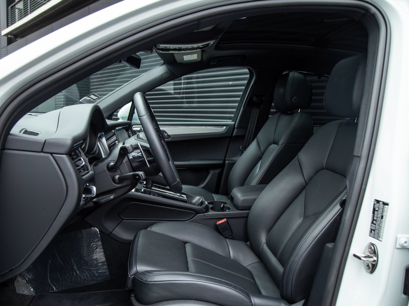 Used 2026 Porsche Macan AWD/4WD image 5