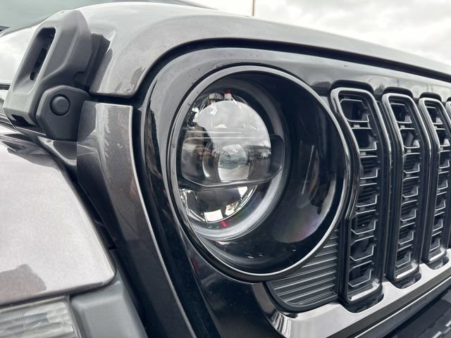 Used 2024 Jeep Gladiator Sport image 11