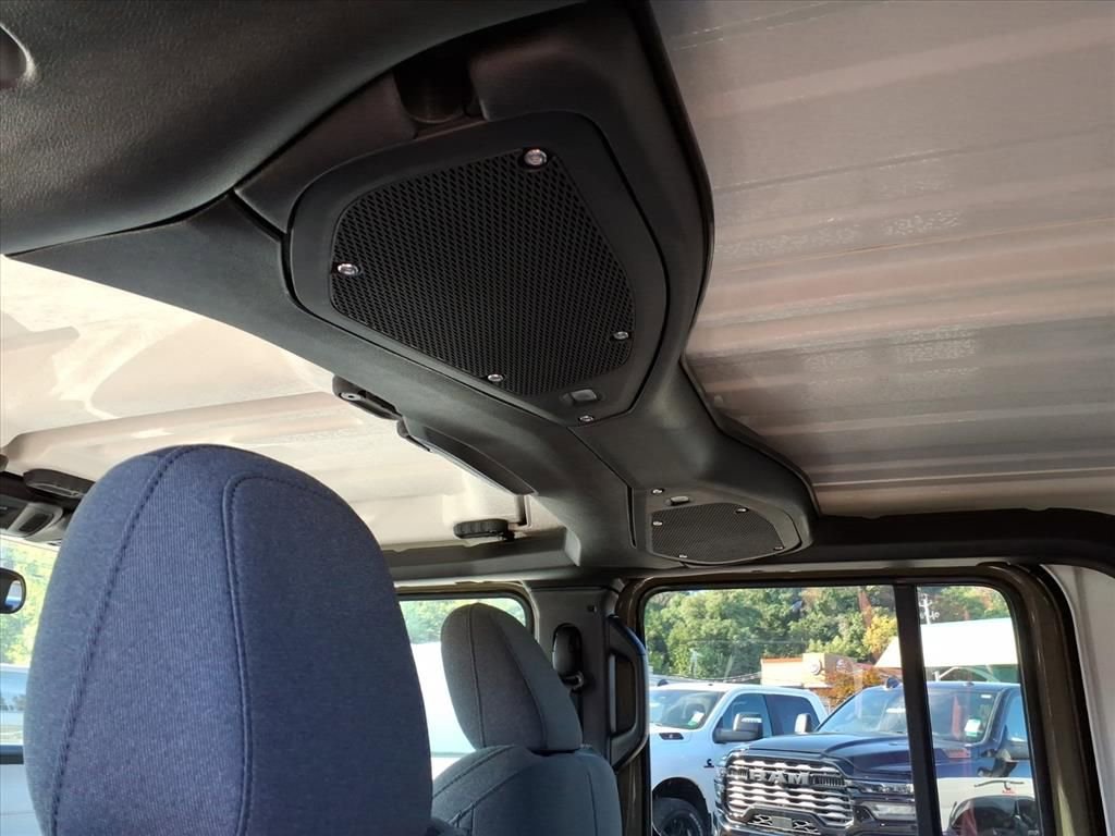 New 2025 Jeep Gladiator Sport image 5