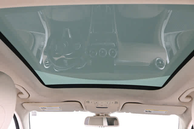 Used 2017 Mercedes-Benz GLC 300 image 4