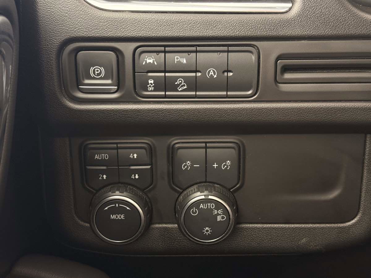 Used 2023 Chevrolet Suburban Premier image 53