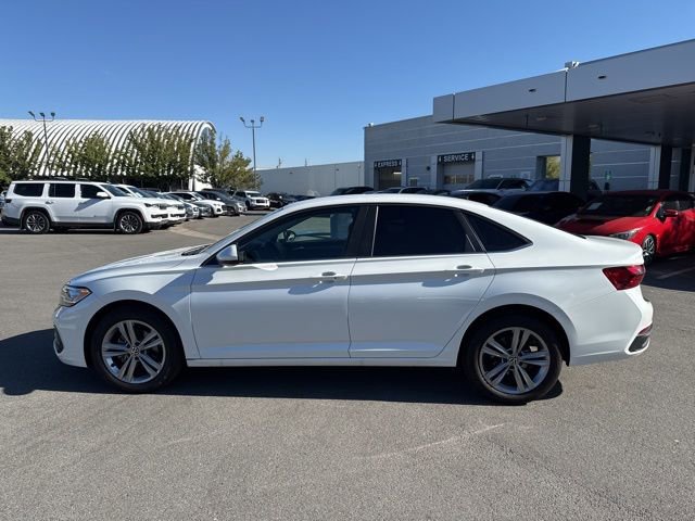 Used 2024 Volkswagen Jetta SE image 9