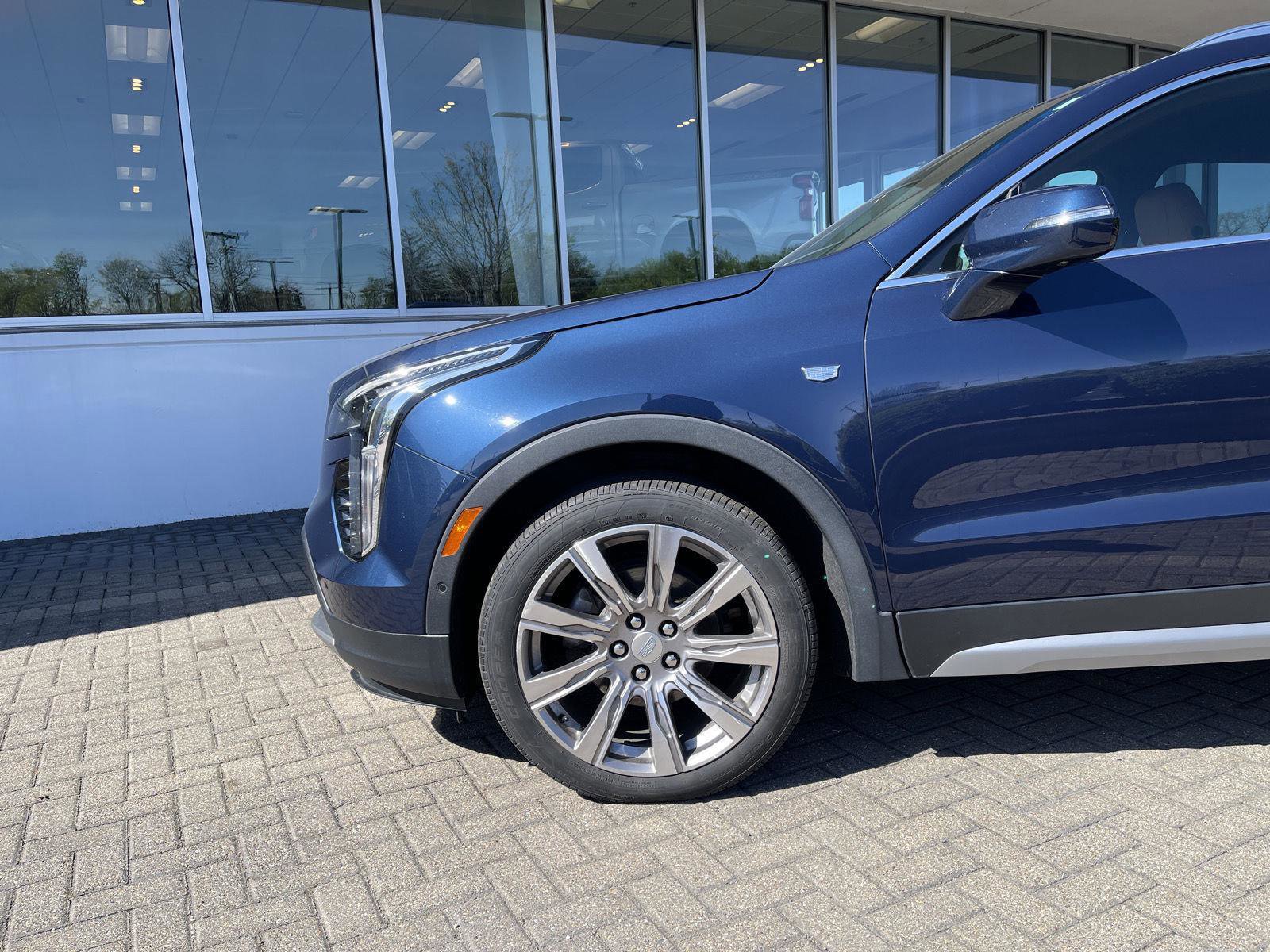 Used 2019 Cadillac XT4 Premium Luxury w/ Enhanced Visibility Package AWD/4WD image 9