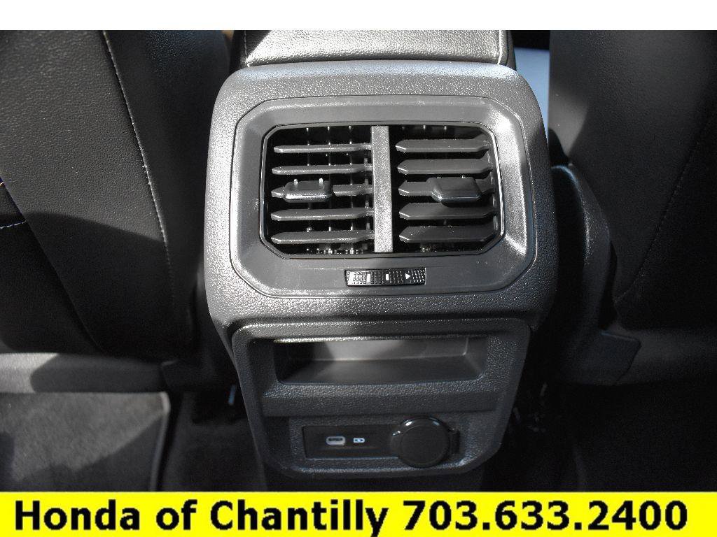 Used 2023 Volkswagen Tiguan SE image 29