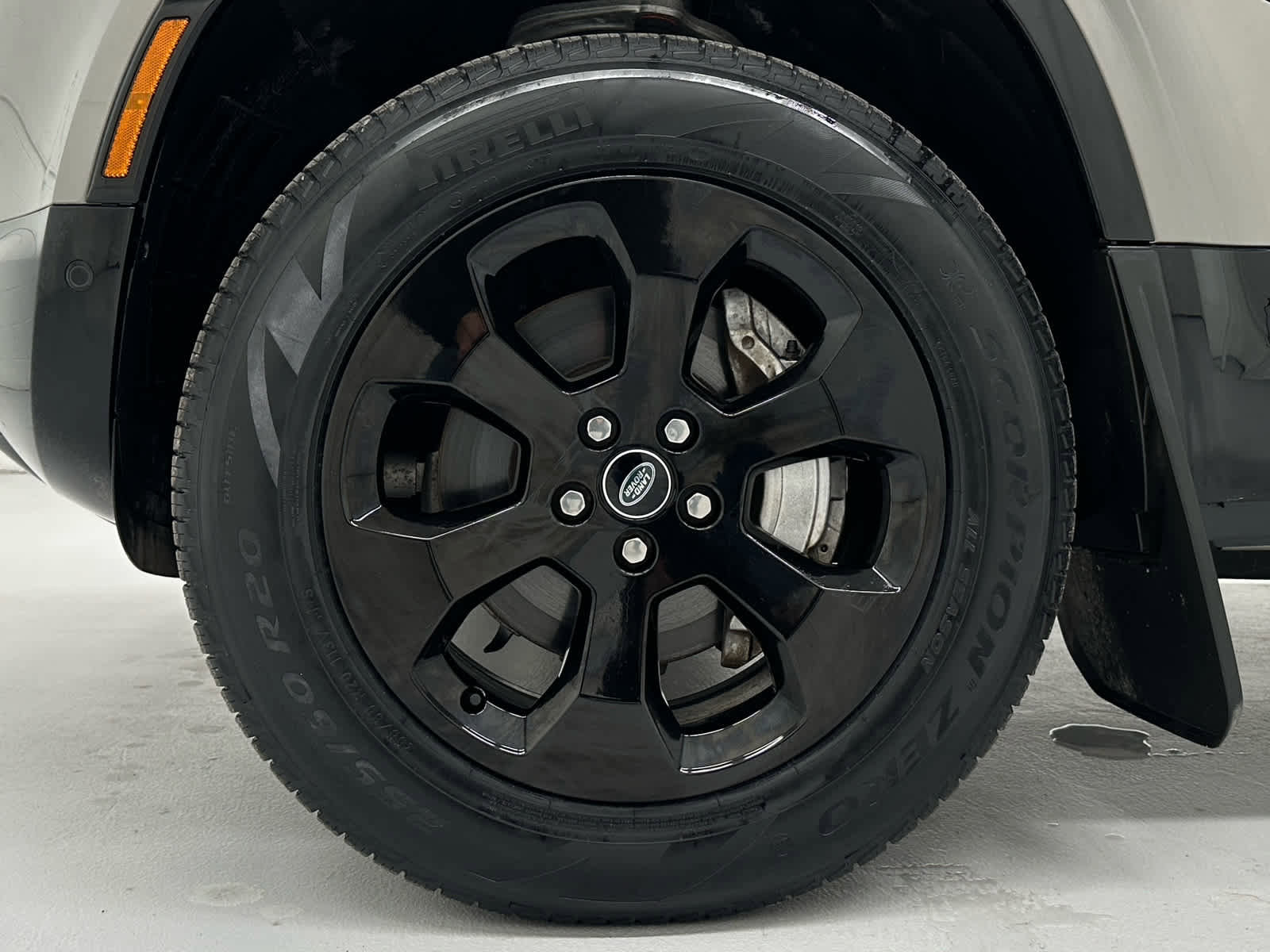 Used 2023 Land Rover Defender 110 X-Dynamic SE AWD/4WD image 9