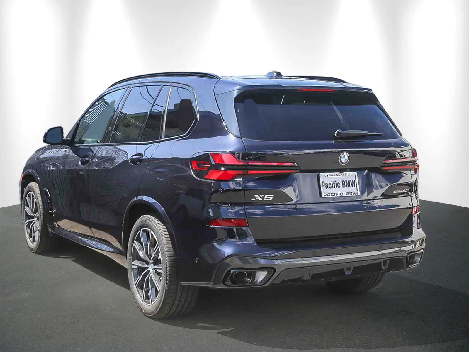 Used 2026 BMW X5 sDrive40i w/ M Sport Package image 4